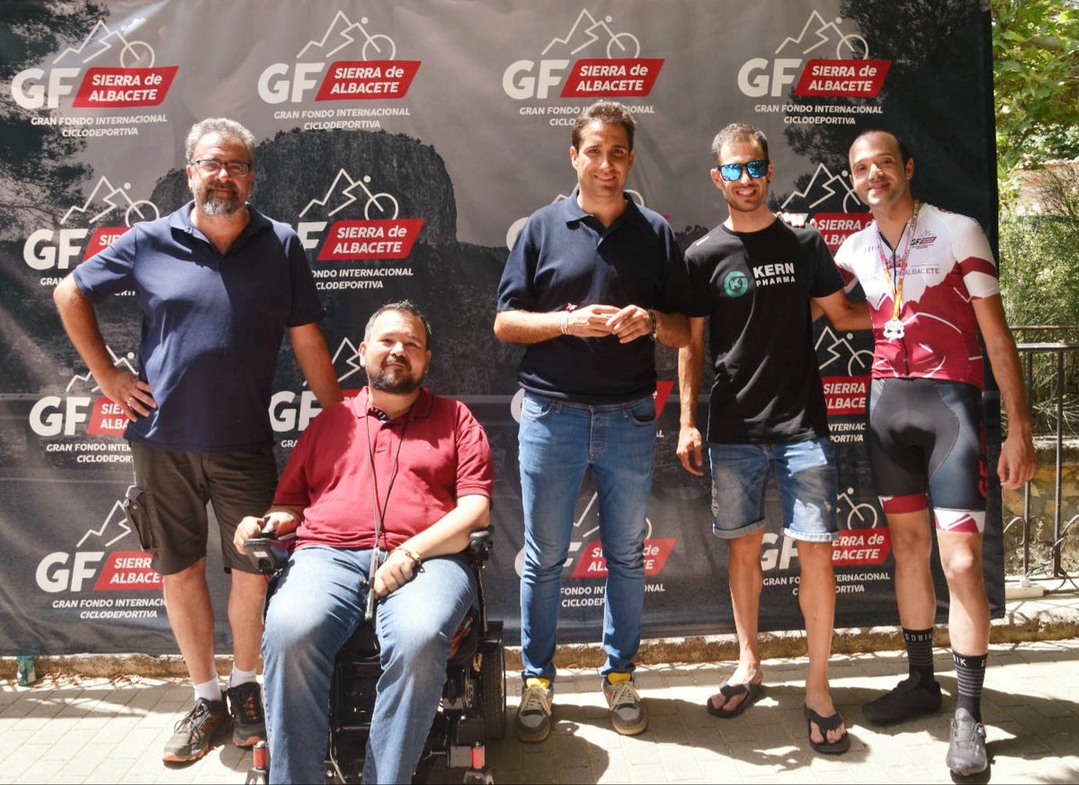 dipualba's tweet image. 🥳 #Exitazo en nuestra I #GranFondo Internacional #SierradeAlbacete con más de 5️⃣0️⃣0️⃣ participantes🚴‍♀️🚴‍♀️🚴‍♂️, como han podido comprobar en directo nuestros vpdte., @valera_fran, que ha corrido, y @jramoresAlcalde, así como nuestro diputado @DanielSancha 👌🏻.
🌐bit.ly/3NyQwYd