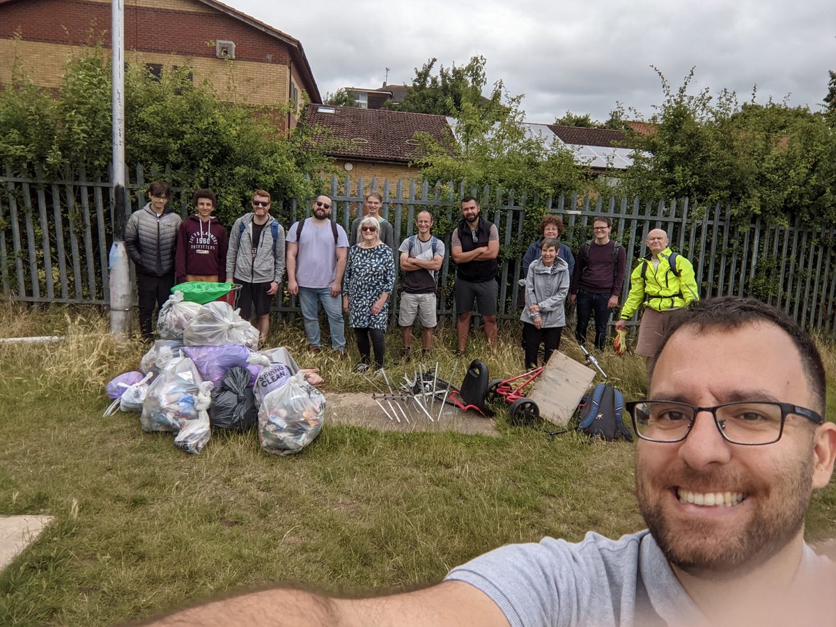 CavershamTidy's tweet image. Today we litter pick on Amersham Rd, Dickens Cl., Mead Cl., Meadow Way &amp;amp; the park. 
Something&apos;s happening in Amersham Rd park, have you heard about the RG4 Academy? We look forward to the benefits it may take to the community.
#keepCavershamTidy #trashTag