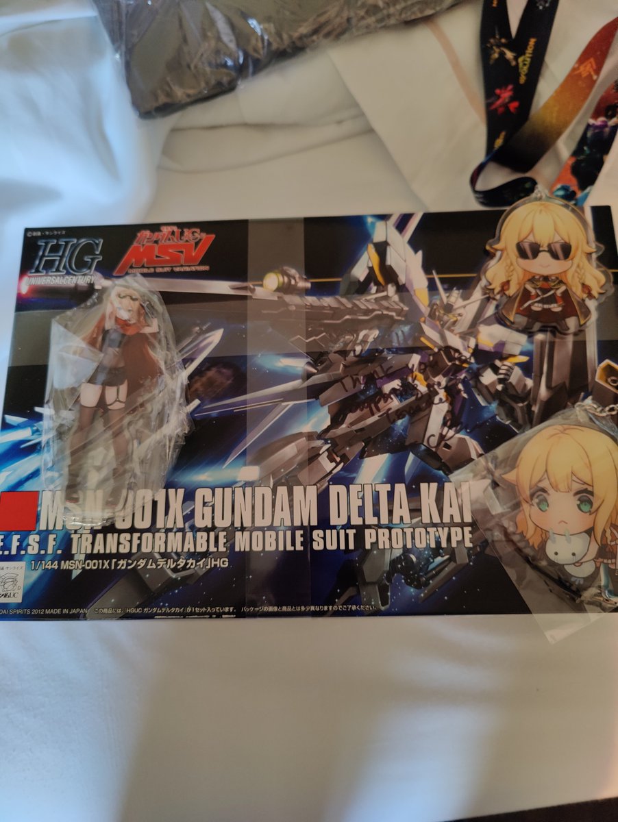 RedFrame4's tweet image. First thing I bought for AX Day 1 was some @hoshinochar merch  and I got to beat her in RPS for this Delta Kai :D didn&apos;t realize there was more merch that I missed though so maybe round 2?