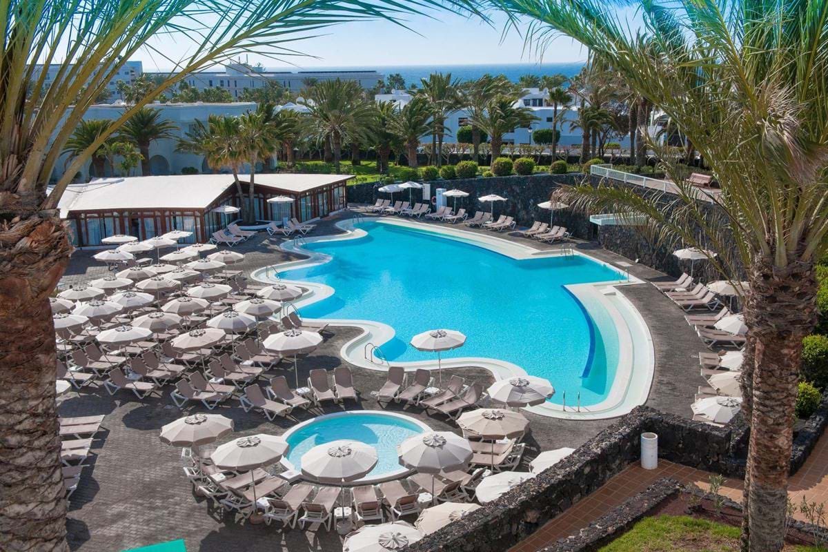 hookedbyPea's tweet photo. Lanzarote all inclusiveโฆ.. yes please. #needsomesun #holiday https://t.co/An8Dv8igE5