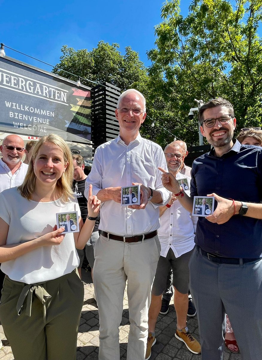 SvenTeuber's tweet image. Mit Freude gemeinsam für ein demokratisches, vielfältiges und erfolgreiches #Trier - mit unserem OB auch weiter an der Spitze. So ziehen wir heute in Trier von Tür zu Tür. 1. Tag = 100+ Türen. So gehts weiter. @___eule___ @verenahubertz @claasen_nils @spdrlp