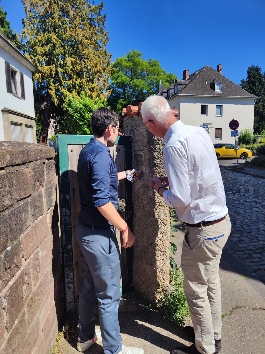 SvenTeuber's tweet image. Mit Freude gemeinsam für ein demokratisches, vielfältiges und erfolgreiches #Trier - mit unserem OB auch weiter an der Spitze. So ziehen wir heute in Trier von Tür zu Tür. 1. Tag = 100+ Türen. So gehts weiter. @___eule___ @verenahubertz @claasen_nils @spdrlp