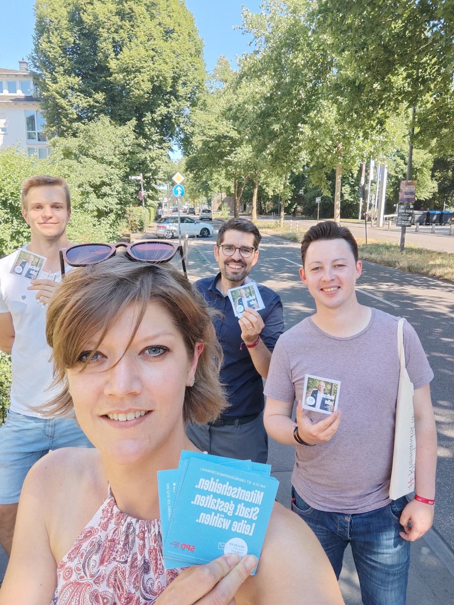 SvenTeuber's tweet image. Mit Freude gemeinsam für ein demokratisches, vielfältiges und erfolgreiches #Trier - mit unserem OB auch weiter an der Spitze. So ziehen wir heute in Trier von Tür zu Tür. 1. Tag = 100+ Türen. So gehts weiter. @___eule___ @verenahubertz @claasen_nils @spdrlp