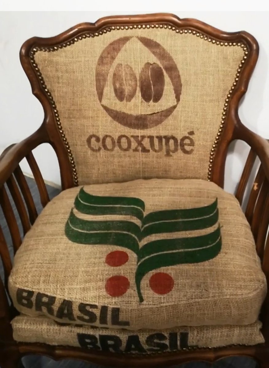 amiciperlapell's tweet photo. Sostituzione tappezzeria con sacchi juta per il caffè, un esempio che può riportare le vecchie sedie a nuova vita.
Il restauro per noi è un'arte! https://t.co/CzMWspXe76