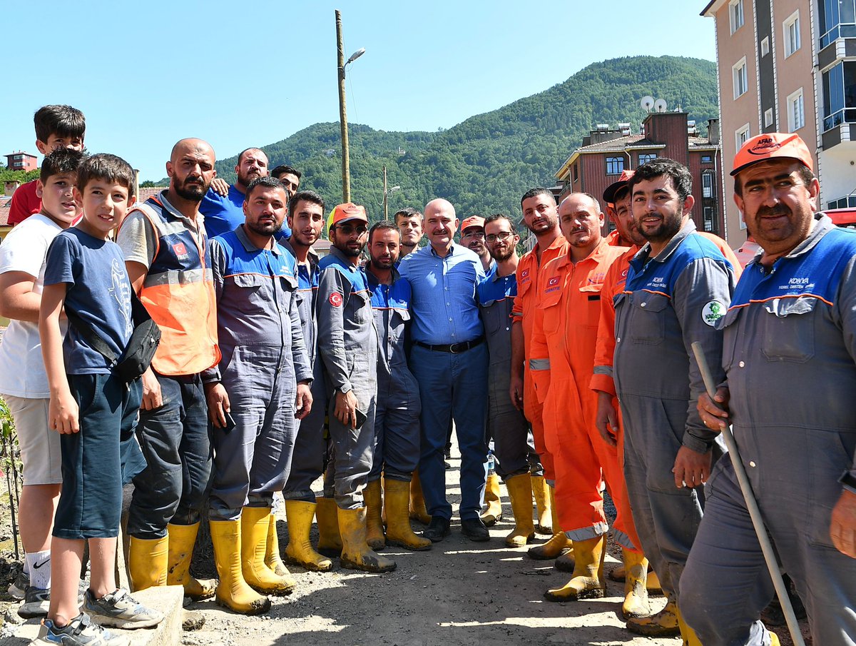 Bakanımız Sn. <a href="/suleymansoylu/">Süleyman Soylu</a>, sel afeti ve su taşkınlarından Kastamonu Bozkurt'ta, devam eden çalışmaları incelemelerde bulundu ⬇️