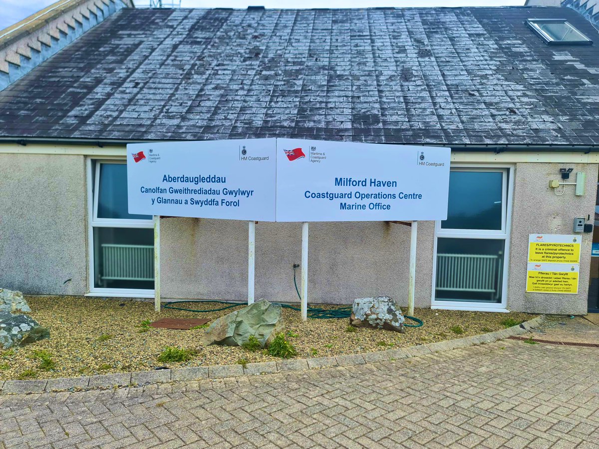 BARB_OPS's tweet image. Proud to represent @barbhovercraft in Milford Haven yesterday for the @HMCoastguard #200Year celebrations alongside @BARBSAR_04 - great to meet so many staff &amp;amp; volunteers &amp;amp; to put some faces to the voices of our #heroesinheadsets at the MRCC