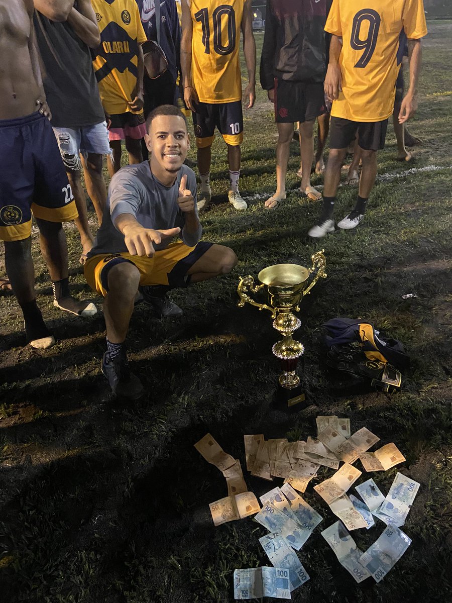 wesley01Mg's tweet photo. Tudo normal no morro campeão tropa da olá 🥶💛🖤💚💖 https://t.co/7T0mPi0vlO