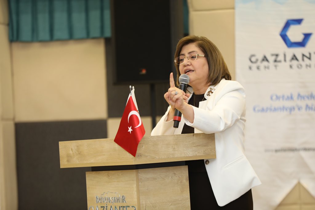 FatmaSahin's tweet photo. Ben engelli bir babanın evladı olarak doğdum. Süreçte yaşanılan sıkıntıyı çok iyi biliyorum. 

Erişilebilir Bölgesel Engelliler Çalıştayı’nı, ülkemizdeki engelli vatandaşlarımızın karşılaştıkları sorunları çözmek, iyi örnekleri yaygınlaştırmak için çok önemli buluyorum. 👏 https://t.co/octasW3kvW