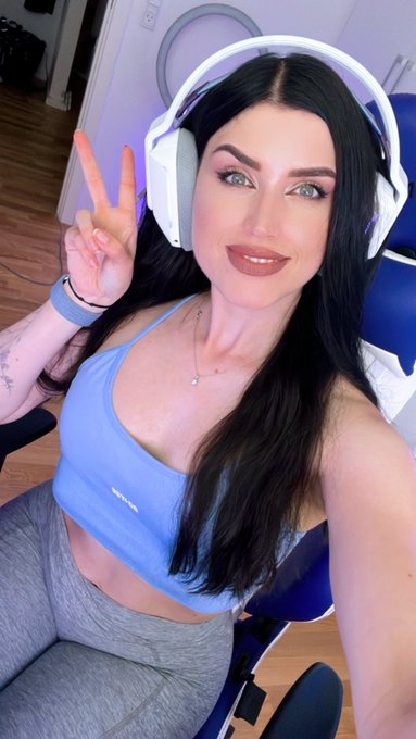 Felt super cute last night ? https://t.co/VyoO2Idjo4
