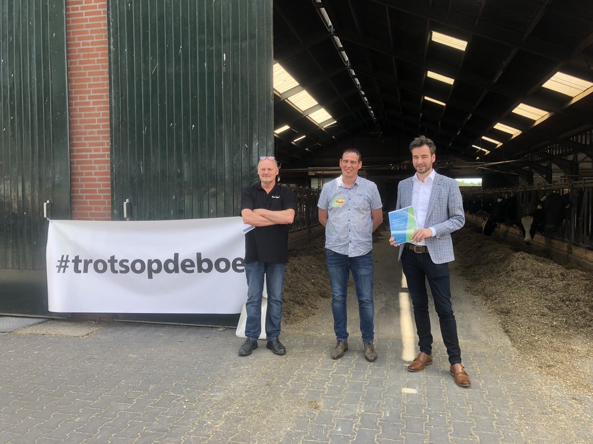 Een vruchtbare middag bij de familie Van paassen - van lith in Deurne. <a href="/ZLTOdePeel/">ZLTO de Peel</a> overhandigt haar visie ‘samen Deurne beter maken’ aan het college. En presenteert door middel van verhalen van innovatieve ondernemers concrete speerpunten voor de komende jaren. #mooiegesprekken