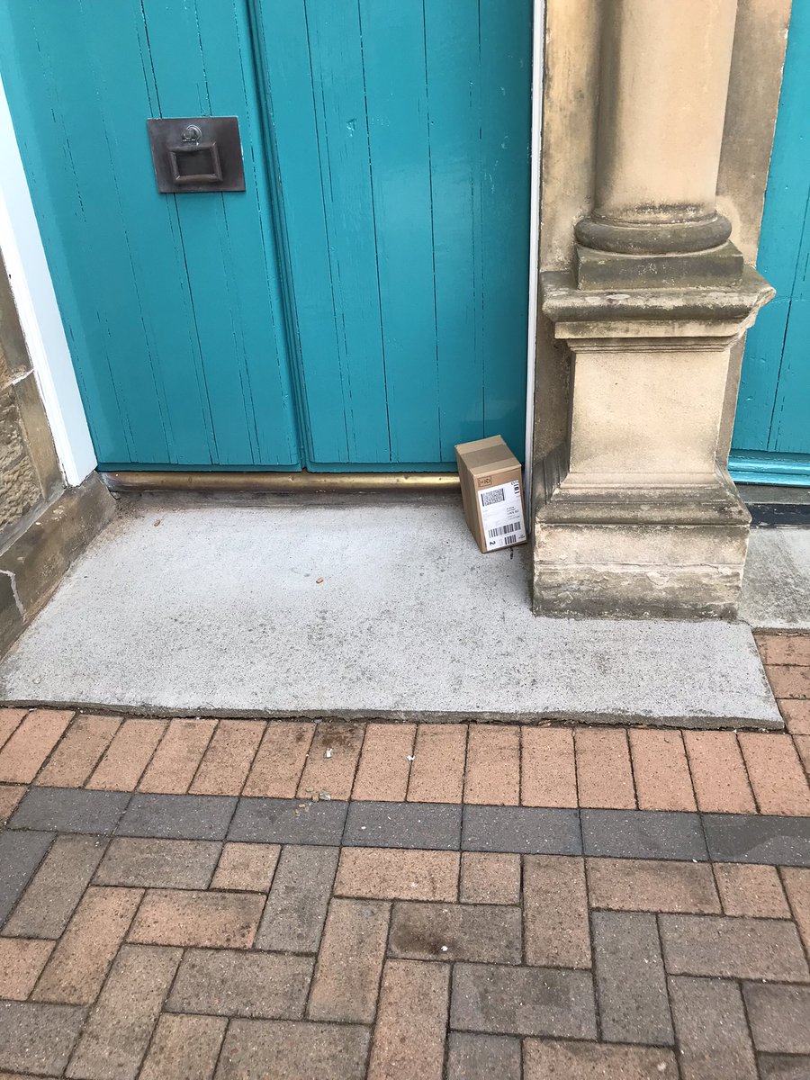 alanmunro's tweet image. Dear @Wiggle_Sport, this does not constitute ‘delivered’. This is ‘abandoned’. #Evri