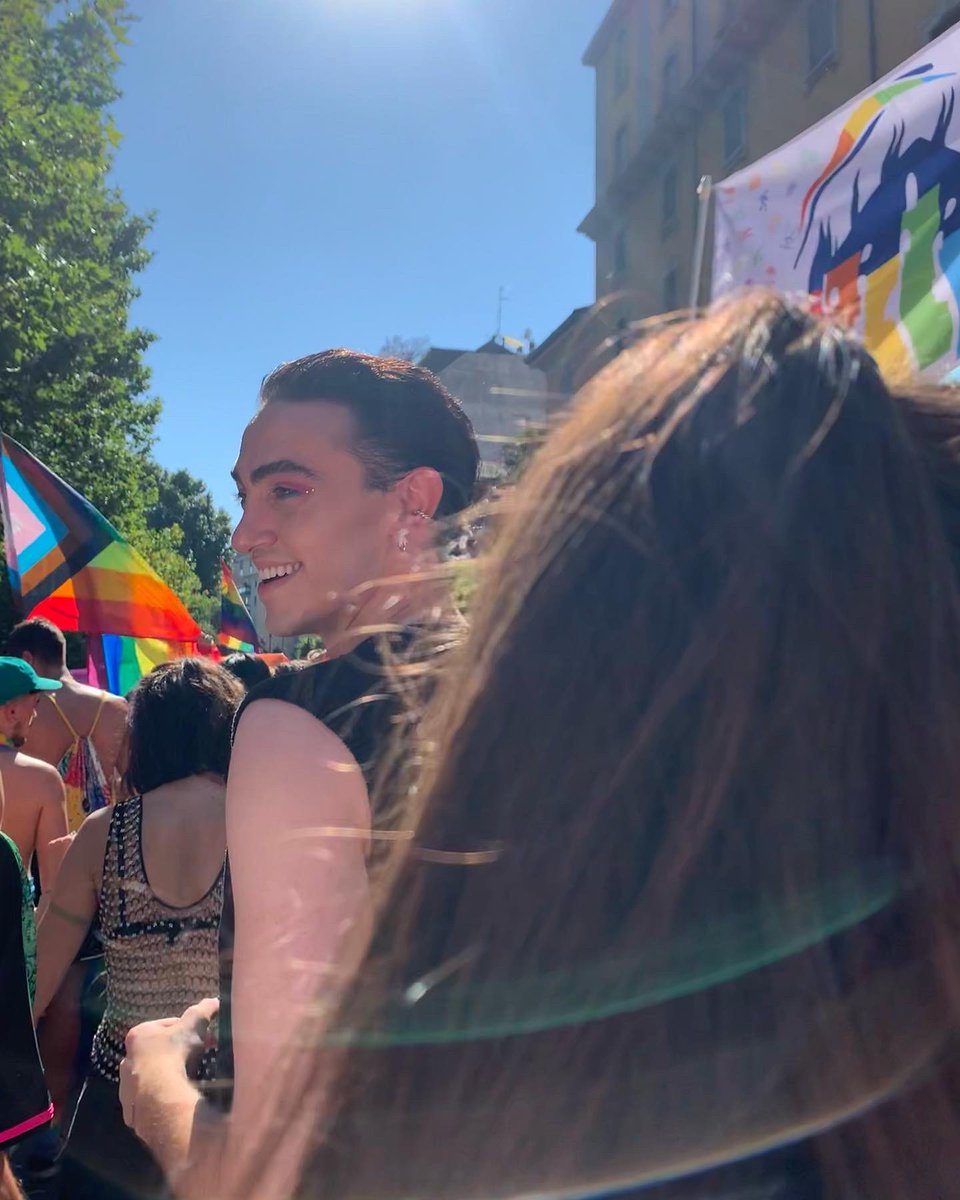 michele_bravi's tweet photo. #MilanoPride2022
🏳️‍🌈 https://t.co/NeViUjN6dp