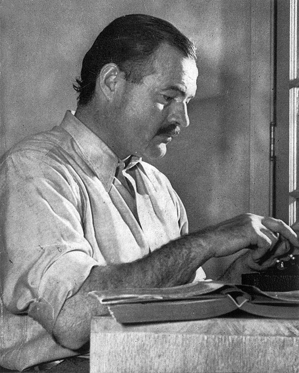 2 de julio de 1961, muere Ernest Hemingway, escritor y periodista estadounidense, uno de los más destacados novelistas y cuentistas del s. XX. Recibió el premio Pulitzer en 1953 y el Premio Nobel de Literatura en 1954.
