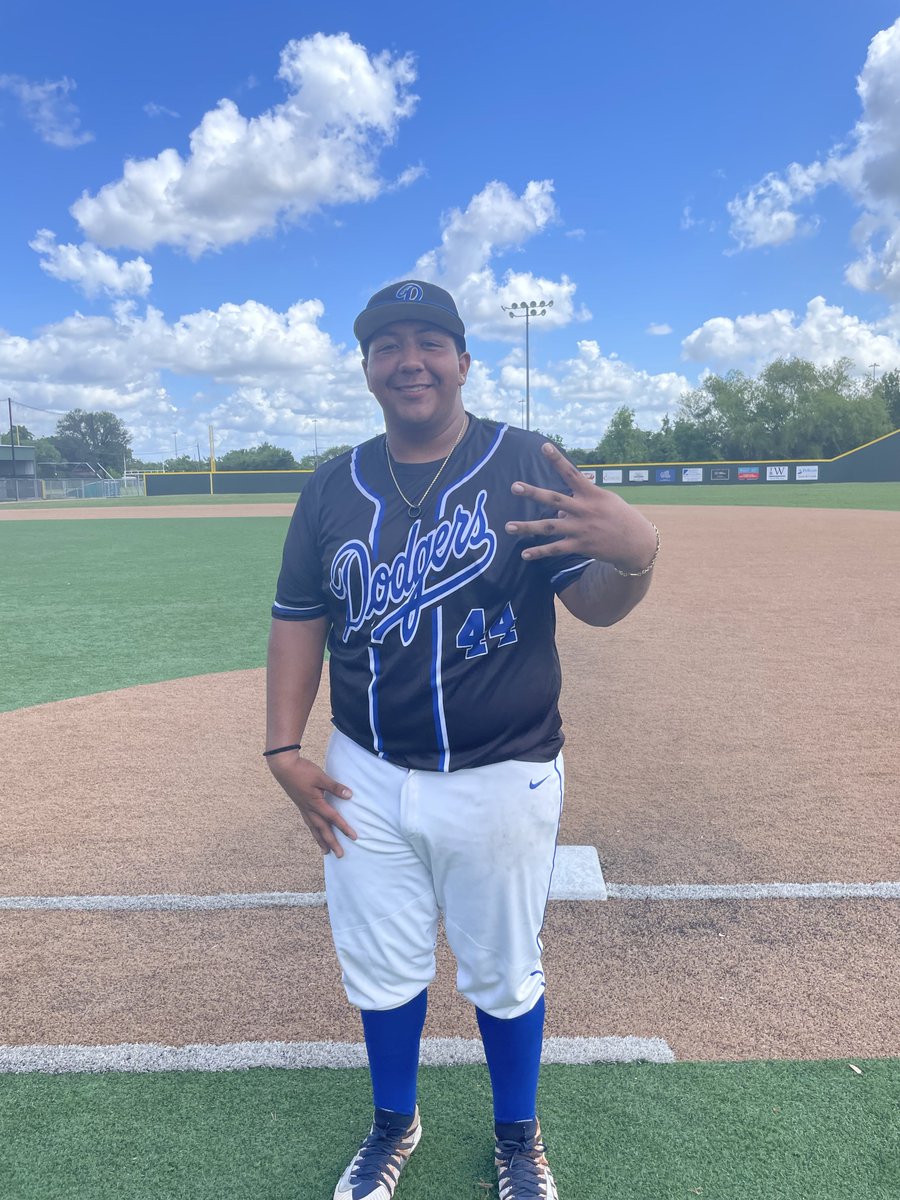 FiveToolTexas's tweet photo. #FourthOfJulySS F: NTX Dodgers Black 11, Prospect U 17U 7 
PoG: Matt Santos 3-3, 4 RBI, 2R, BB, SB
Notable: Reid Sessions 2-4, 2 2B, 3 RBI ￼ https://t.co/gaKro73R7O