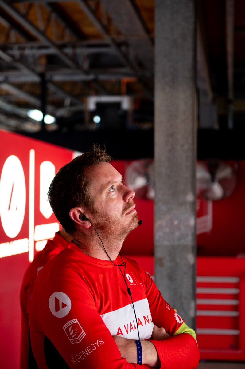 Team work. <a href="/JakeDennis19/">Jake Dennis</a> and <a href="/Oliver_Askew/">Oliver Askew</a> still flighting in the top 10. 👊

#AllAndretti #LetsRace #MarrakechEPrix