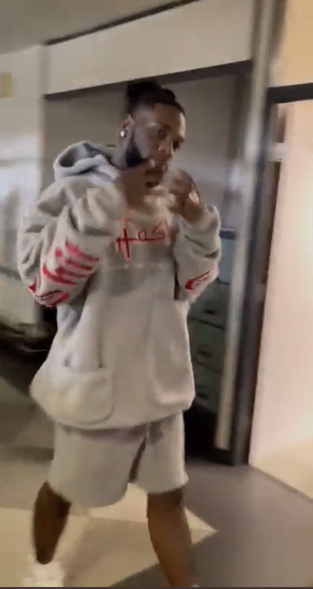 RecreatedSmith's tweet image. Happy supa birthday to you Dami Burna. Legend of #AfroFusion @burnaboy Bless you on every angle brother.