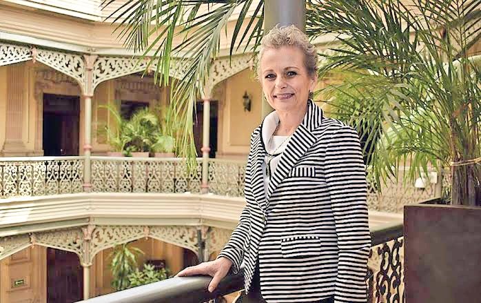 El <a href="/GobCDMX/">Gobierno de la Ciudad de México</a> <a href="/Claudiashein/">Claudia Sheinbaum Pardo</a> anunció cambios en su gabinete con la designación de #NathalieDesplasPuel como la nueva titular de <a href="/turismocdmx/">Secretaría de Turismo de la Ciudad de México</a>, quien cuenta con más de 20 años en el sector turístico, entre ellos fungió como Directora de Turismo del estado de #Chihuahua.
<a href="/SECTUR_mx/">SECTUR México</a>