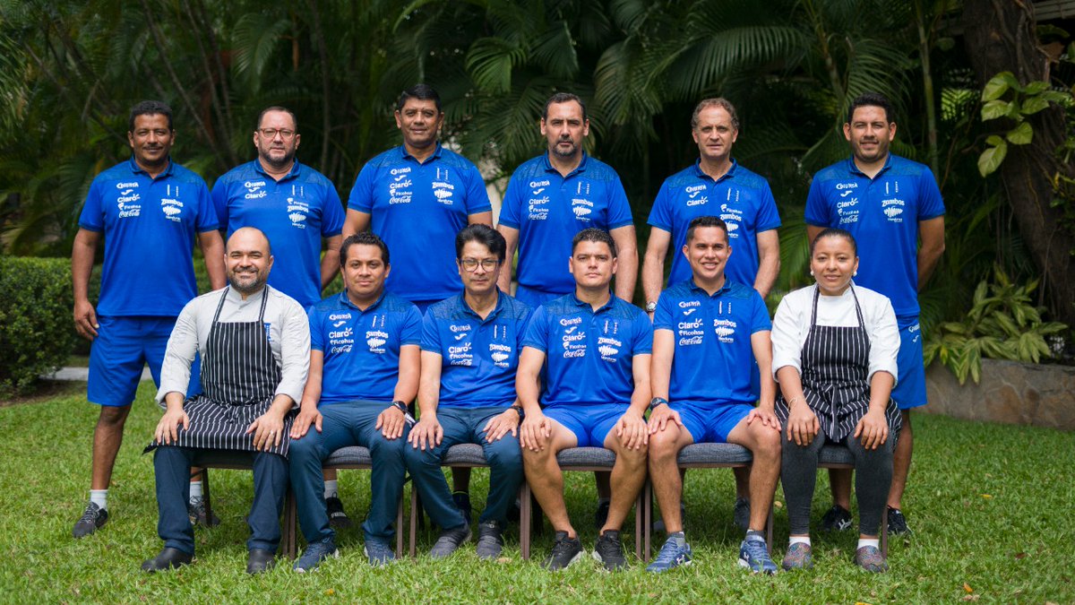 abustamantepf's tweet photo. Orgulloso de compartir siempre con las personas que trabajan arduamente en silencio para conseguir objetivos!! Utileros ,Conductores,Cuerpo medico  Gerencia,Cheff, encargados de sesiones de Coaching, profes de Centros Pilotos..etc. GRACIAS!! seria imposible sin ustedes!! https://t.co/xvCmNOAVEv