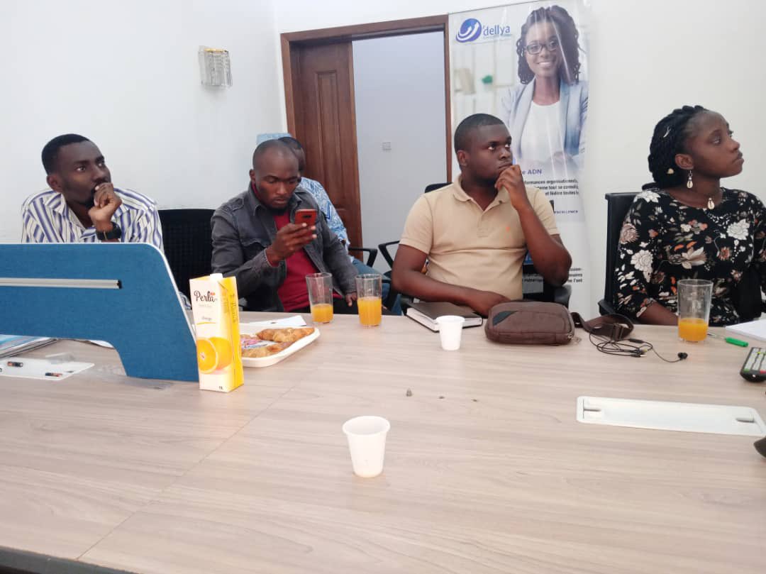 ChrisbelM's tweet photo. Réunion de formation chez O'dellya Congo sur l’appropriation de notre identité numérique le .CG 
Sous la coordination du Yvon Ghislain Sita Coordonateur du projet au Congo 
#OdellyaCongo  est le partenaire technique officiel du gouvernement pour le déploiément  du .CG sur tout https://t.co/Qu4FGn8cBT