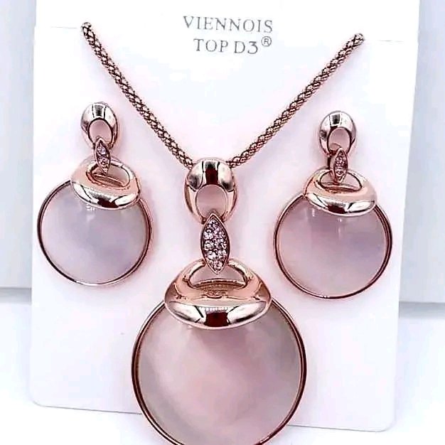 BasiruHaladu3's tweet image. Shi gold Abune mai daraja sai manyan mata yan kwalusa