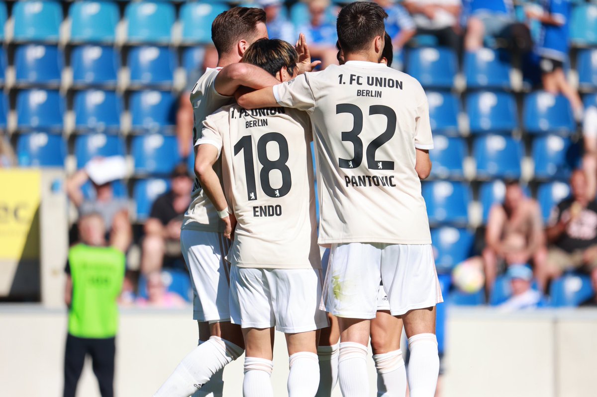 fcunion_brasil's tweet photo. 🔴⚪ 𝗙𝗶𝗺 𝗱𝗲 𝗷𝗼𝗴𝗼
Magdeburg 1x4 Union Berlin
⚽ Voglsammer (1') , Behrens (8') , Endo (54') e Skarke (87')
#fcunion | #FCMFCU https://t.co/gAEIkpAzL3