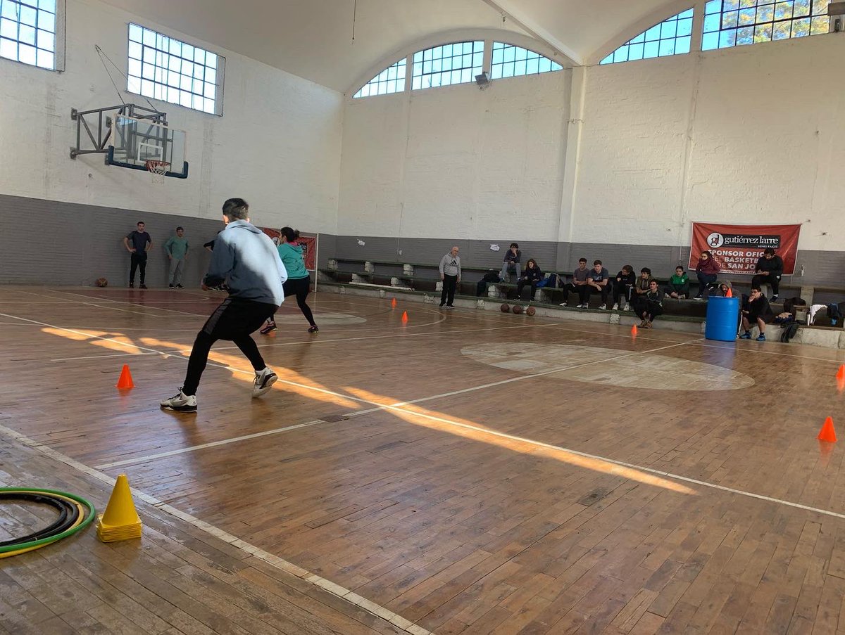 Se está llevando a cabo el presencial de curso Monitor a cargo de <a href="/MarioEnrich/">Mario Enrich</a> en Gimnasio Argos.

<a href="/EneFubb/">ENE FUBB</a> <a href="/fubbuy/">FUBB - Selección Uruguaya</a> <a href="/CIMiniBasquetUy/">Consejo Integral del Minibasquetbol 🇺🇾</a>