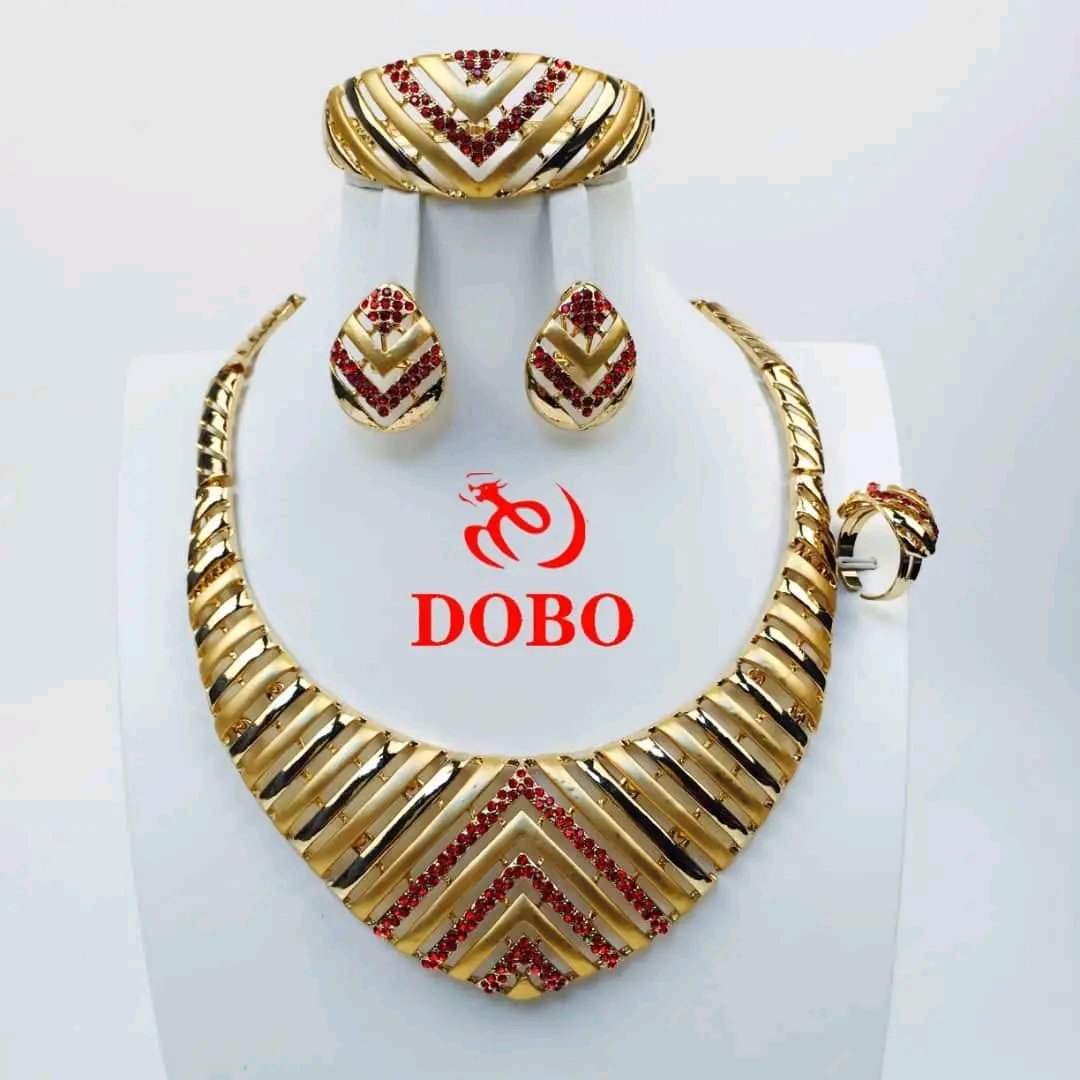 BasiruHaladu3's tweet image. Naceba saurayinki yanada sana.a ko shima kallon mata yake a Tweet