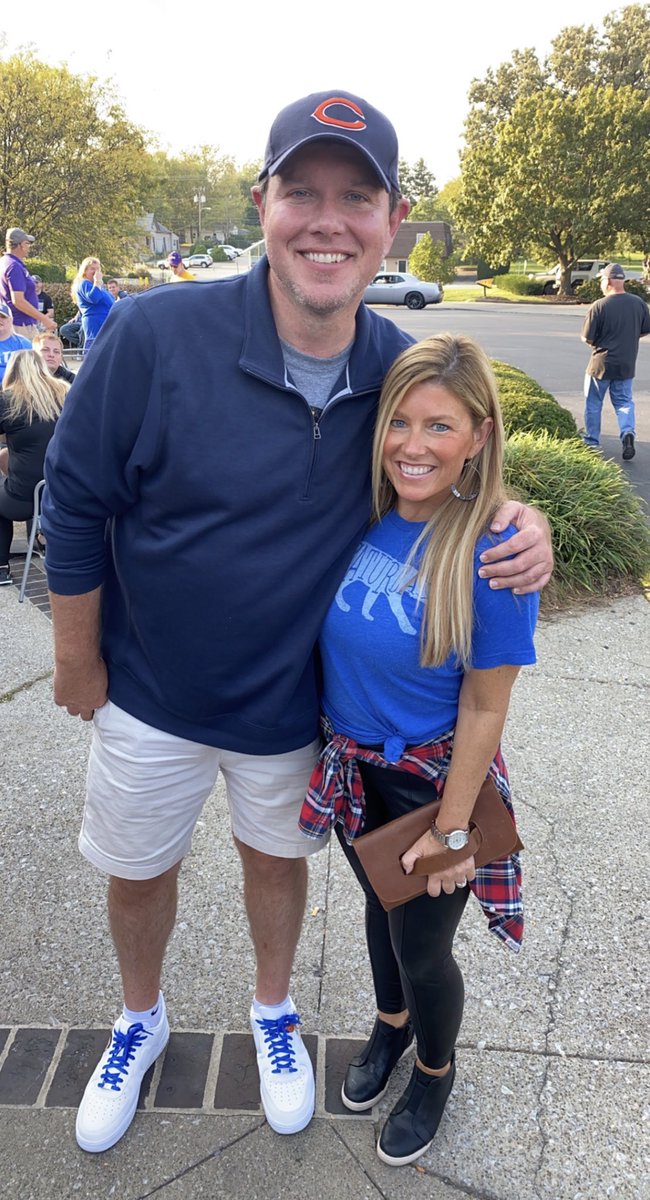 angiembray's tweet photo. @BertBrummett @DrewFranklinKSR @KySportsRadio No photoshopping here- He’s legit that tall! Couldn’t wait to meet Matt (see his sneaker of the day) and eat at KSBar. Loved it! The LSU/UK crowd was insane. He jumped in to help the staff. Even took us to our table! We will be back! https://t.co/Y0SKi5Gtnm
