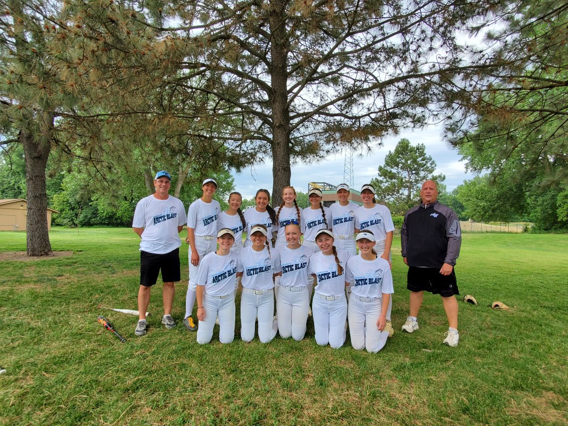 New uniforms for our 16’s! Designed by the one and only Lily Isaacson. They played this morning and got the W 10-0. Dingers by Rose and Alex💣