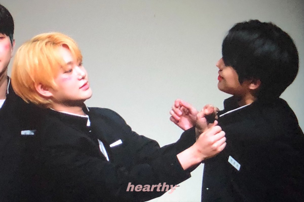 peachiehunn's tweet photo. #hyunsoo #junyeok what’s going on here 😆 https://t.co/SG4HAn3NrT