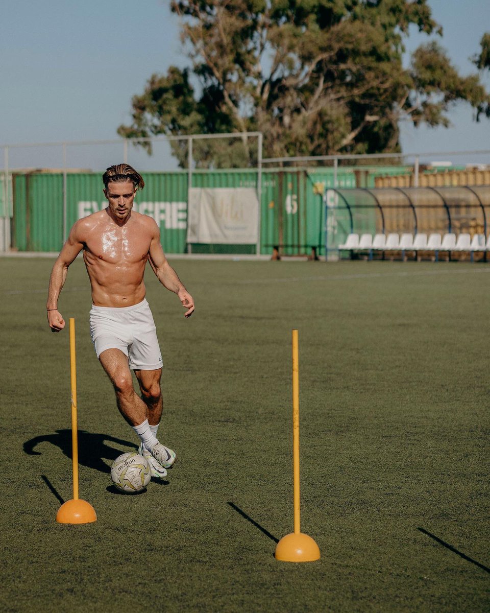JackGrealish's tweet photo. And we backkkk 🏃🏻‍♂️⚽️ https://t.co/IBTHURoHDh