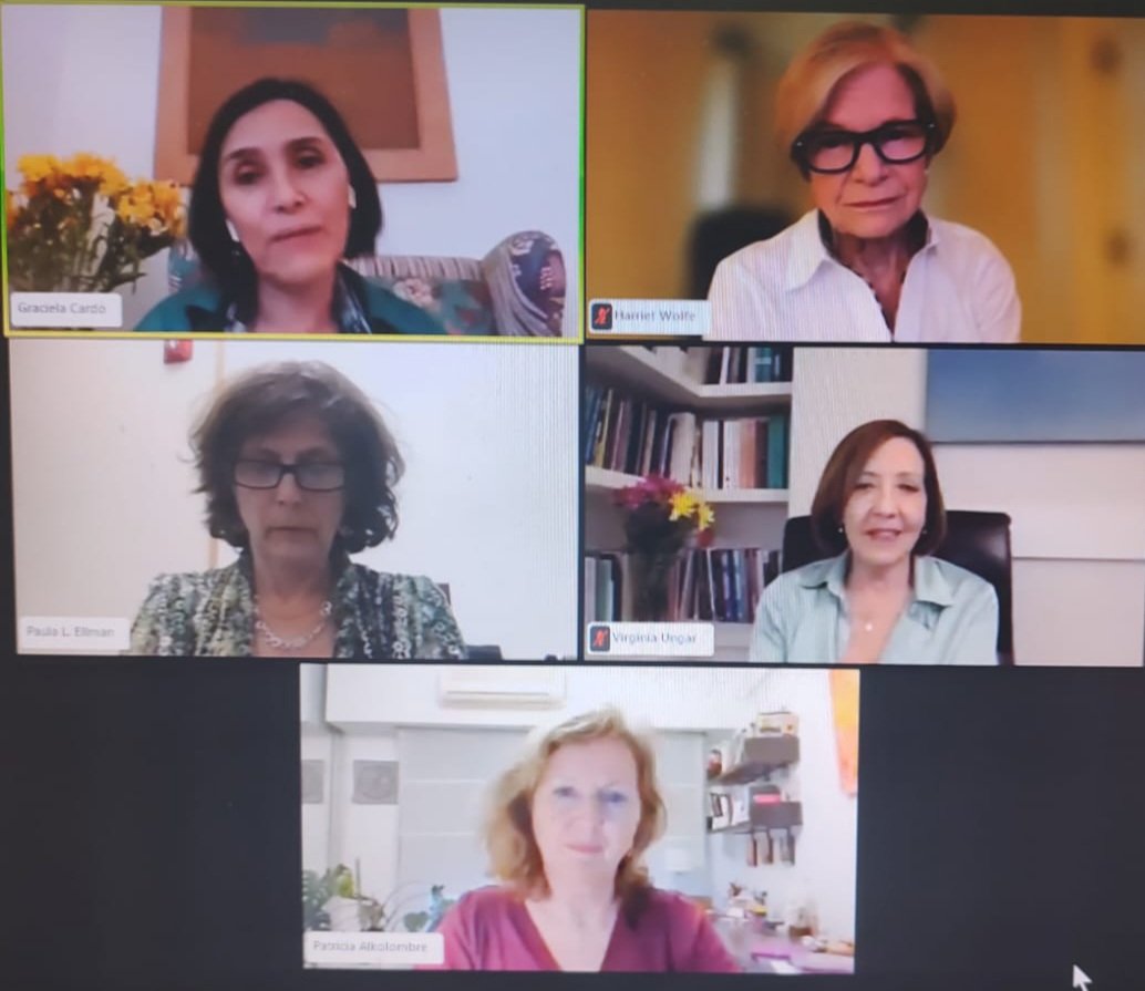 LauraOrsi1's tweet photo. @apchenlinea @fepalonline @IPAonline @apasocial Algunos momentos del Diálogo Conferencia de #Cowap - Julio 1 https://t.co/A4jc6STAFA