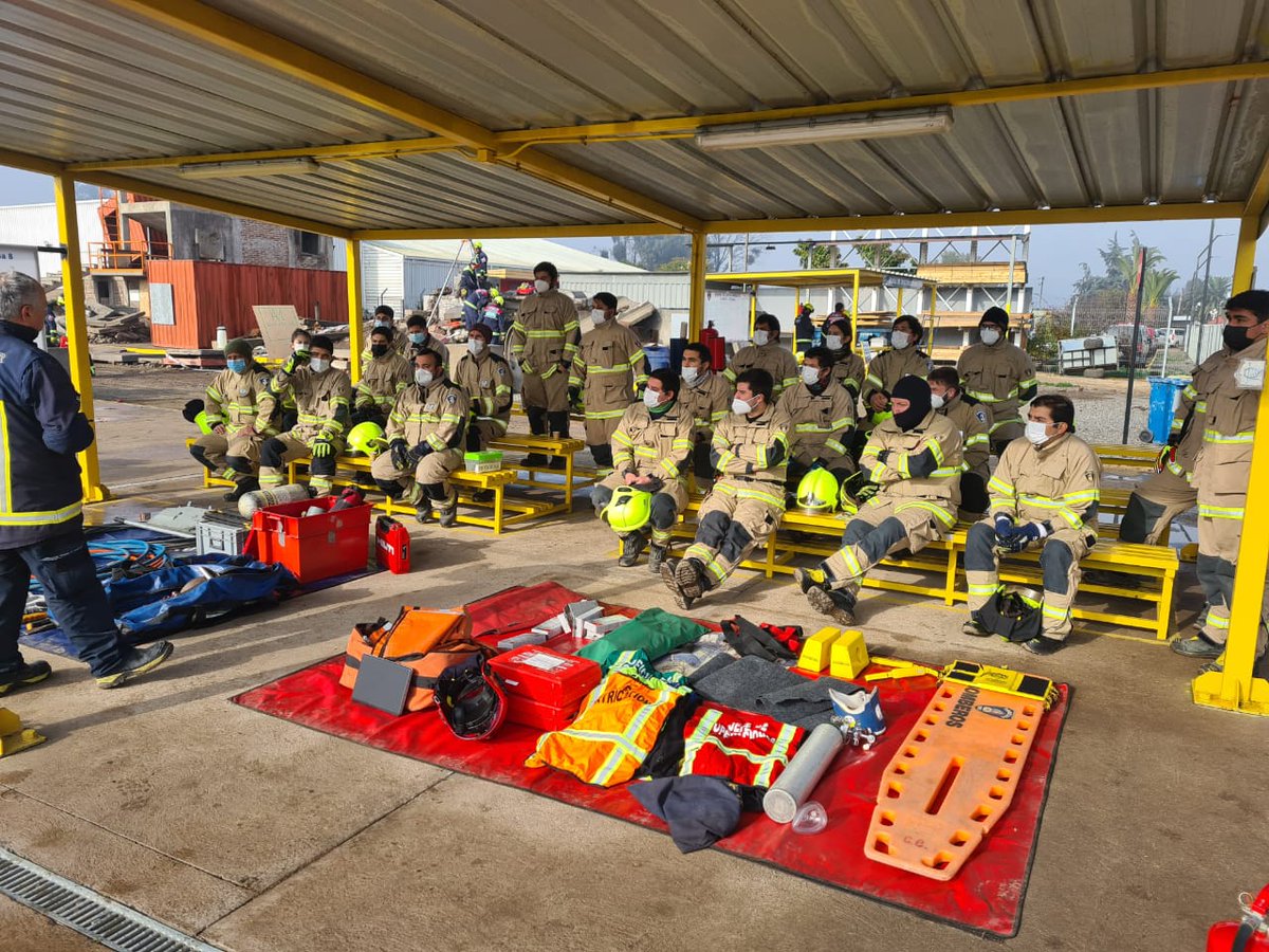 DECAPCBN's tweet photo. Voluntarios de @BomberosNunoa se encuentran en curso de Extricación I en campus Central de @ANB_Chile.
@comandante_cbn https://t.co/6jahkpkIXJ