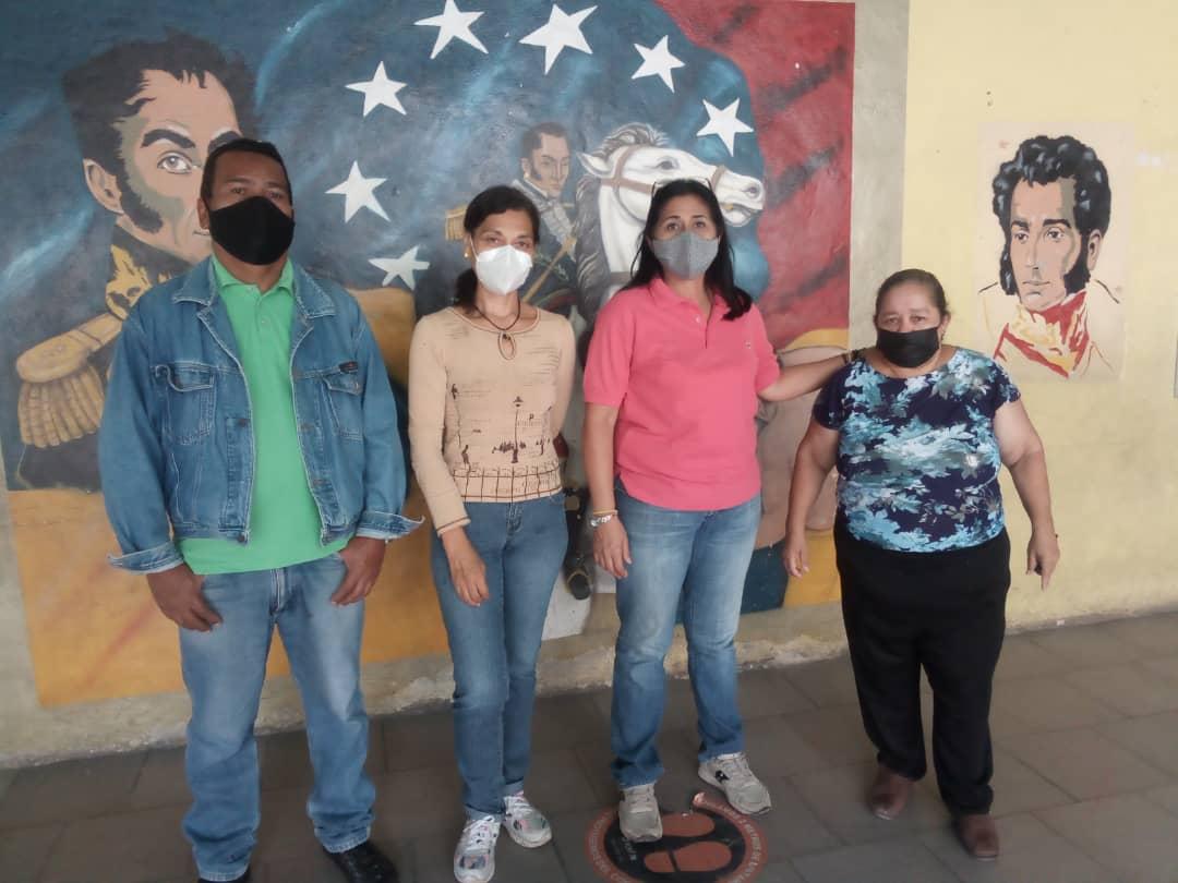 LNA Ezequiel Zamora y EBN 28 de Julio activación de la #BricomilesActivasEnEducacion del circuito Educativo N 9  Municipio Urdaneta. <a href="/rosabecerra3/">Rosa Becerra</a> <a href="/NicolasMaduro/">Nicolás Maduro</a> 
 <a href="/HectoRodriguez/">Héctor Rodríguez C.</a> <a href="/_LaAvanzadora/">Yelitze Santaella</a> <a href="/ZYSEGMIRANDA/">Centro de Desarrollo de Calidad Educativa Miranda</a> <a href="/info_mppe/">INFO MPPE</a>  @MPPEDUCACION  <a href="/pastoranacary/">Pastora N. Davila</a>
<a href="/recr_urd/">RegionEducativa Cr-Urd</a>