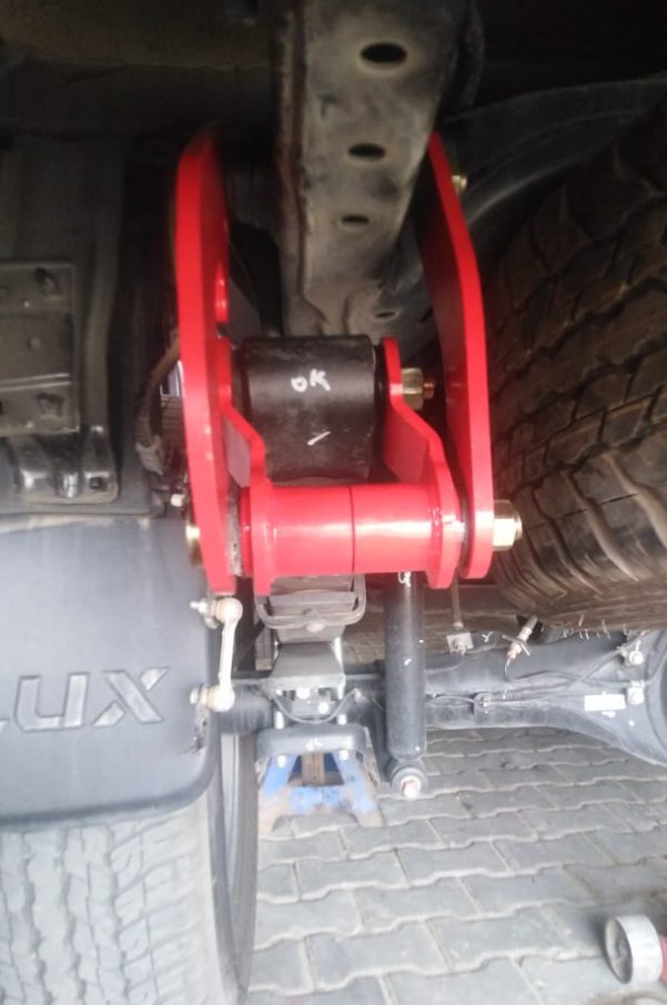 Project11_pk's tweet photo. REVO comfort shackle install in progress

shackles provided by #FullThrottleMotorsports

#Hilux
#Toyota https://t.co/5ik1hTXZvL
