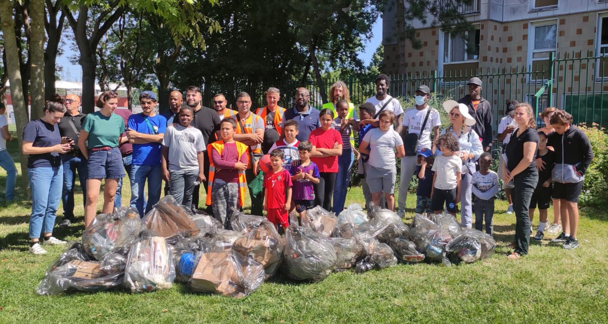 BeSportRadio's tweet photo. Ce samedi nous avons participé au premier Clean Challenge de l'association @usrofficiel à Villetaneuse. 

Ça été un vrai plaisir de partager ce moment avec les habitants ainsi que les élus et les équipes de @Villetaneuse.  

#cleanupday #cleanchallenge #Ecologie #citoyenneté https://t.co/E5HdV5xTAA