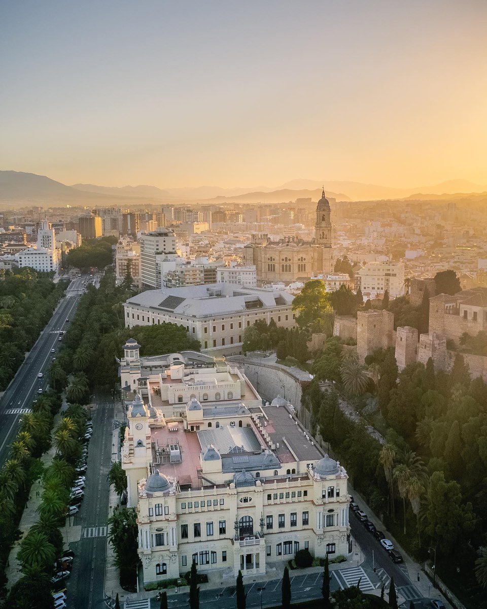 ¡ Mi corazón late y vive en #Málaga 🥰 !! 
Foto <a href="/FotografieHoog/">Hoog_fotografie</a> 
#malagaconacento #vivirenmlg #sunset