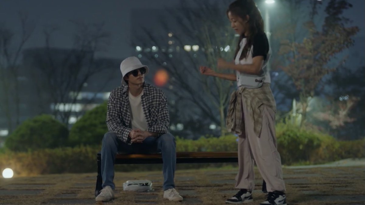 DramalandWorld's tweet photo. Ela viveu o sonho de toda fã
#Miracle
#MiracleEp2 https://t.co/ewGo28ZSAe