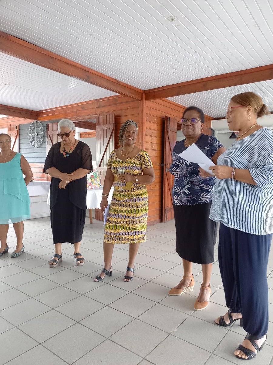 Mme BOC Marie-line quitte la direction du Lycée Félix PROTO pour prendre une retraite bien méritée.
