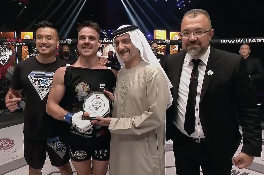🇨🇦 Michael Dufort has a successful UAE Warriors debut, taking the unanimous decision (30-27, 29-28 x2) over Wilson Varela at #UAEWarriors30.