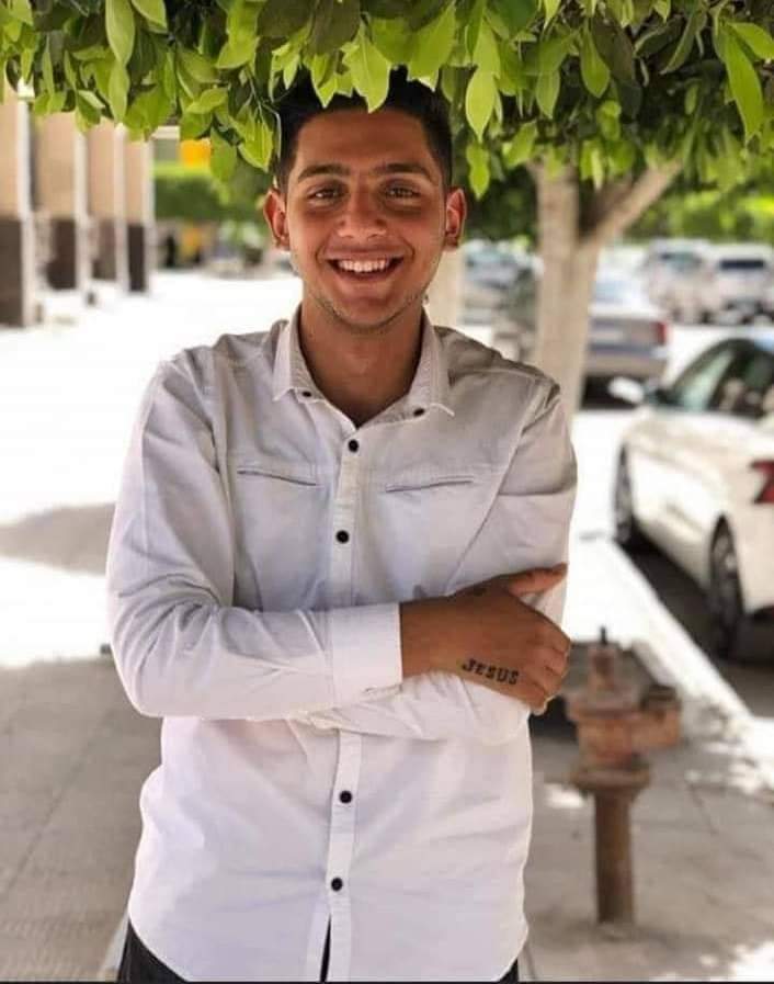 عدى ٧٢ ساعه على وفاه مينا ولحد دلوقتي محدش اتكلم سواء اخبار او اعلام الا القله بس ولما طالبنا من الصحافه رفضوا يعملوا لقاء مع اهله وفى سكرينات بكل ده . خليك معانا وشارك فى الهاشتاج لحد ما نجيب حق مينا 
#حق_مينا_فين 
#حق_مينا__امير_فين 
#السنبلاوين 
#الدقهليه