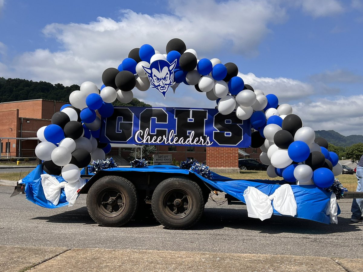 cheer_devils's tweet image. Happy 4th of July from your Gate City HS Cheerleaders!!!!

A huge thank you to Rainbows End Floral for the help with the balloon arch and a super Huge thank you to Jason Fields and Adam Fields with Fields Right, LLC for pulling our float today! 

💙2022 GC 4th of July Parade💙