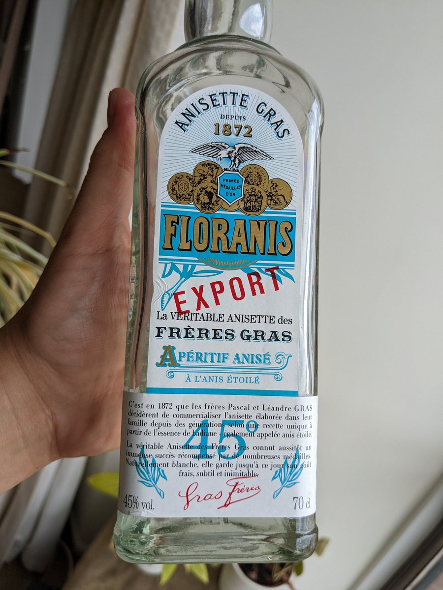 My latest alcoholic discovery: Floranis, a distilled liquor flavored with 'star anise', that was originally produced in Algeria. Cheers 🥂 PS: 'star anise' and 'anise' are two different things, but turns out Floranis (like araq) turns white when mixed with water.