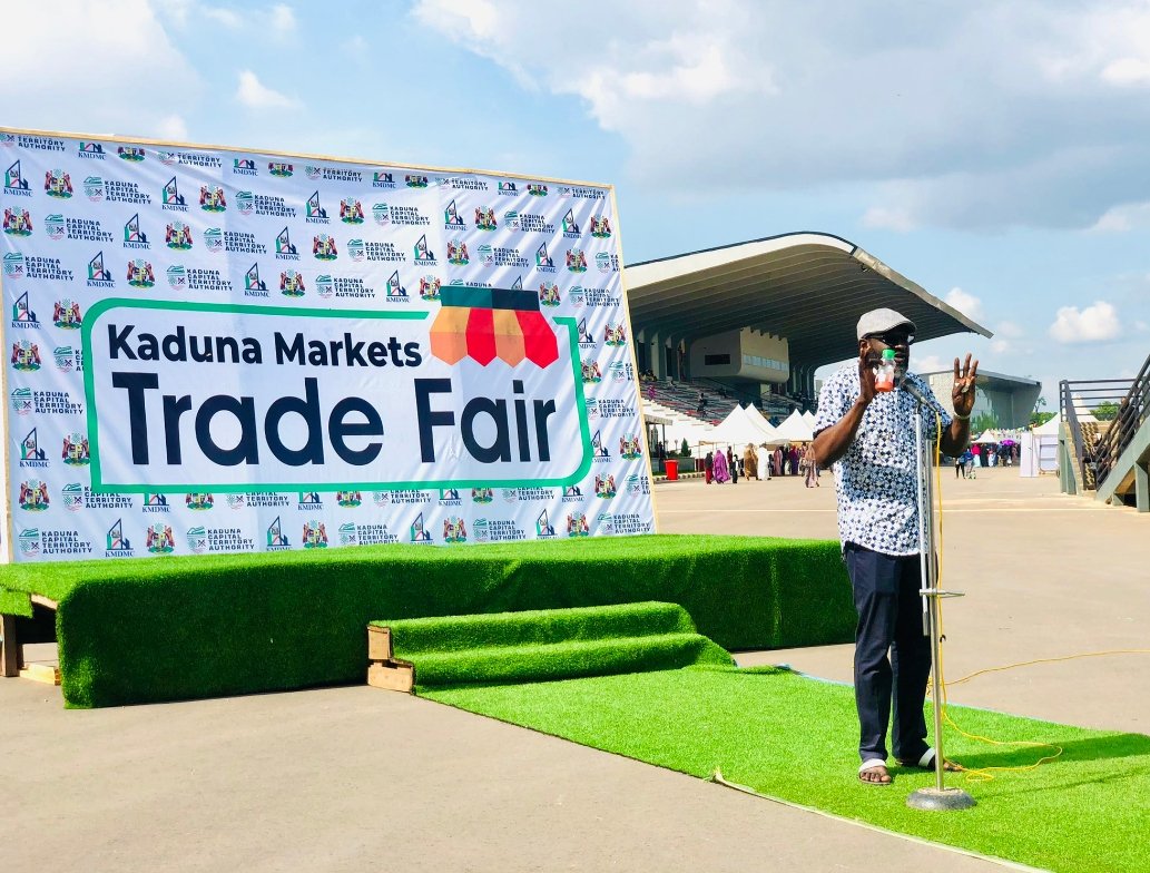 KADEDA_kdsg's tweet photo. MD KADEDA @DrMShitu delivering a brief note on how #MSMEs in kaduna can formalise their business.He also spoke on internationalisation and how the Agency can assist with access to funds and markets for MSMEs in #kaduna. #KadunaMarketsTradeFair @KadunaMarkets @elrufai @KDSG_MBIT https://t.co/31MT2biTpI