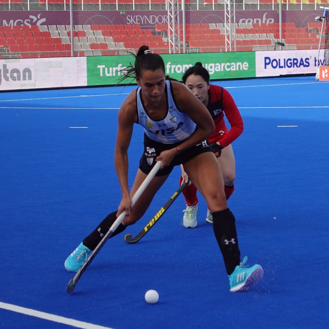 ESPNArgentina's tweet photo. #HWC2022 🏆 ¡GANÓ #ARGENTINA🇦🇷! En el debut ante #CoreaDelSur🇰🇷, #LasLeonas🦁 golearon 4-0 con tantos de #Gorzelany x2, #Granatto y #Jankunas.
📷 /fihockey https://t.co/rwHN2NlLco