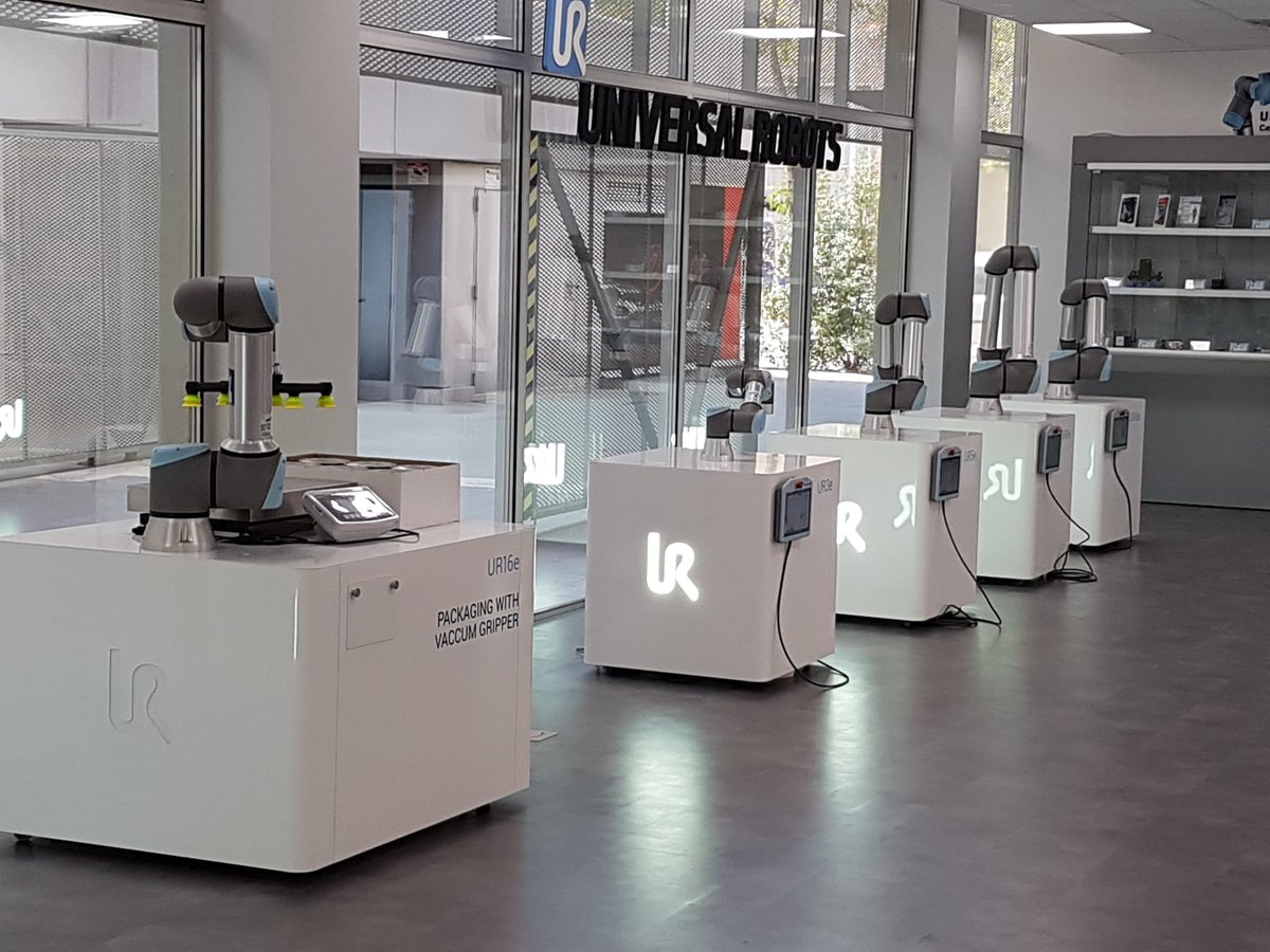 Profesorado de @fpnlarburu recibiendo formación de la mano de <a href="/UR_Iberia/">Universal Robots ES</a>  y <a href="/Kolbi_elec/">Kolbi</a>  dentro del proyecto MEC "LAB remoto 5G para robótica colaborativa"
<a href="/educaciongob/">Ministerio de Educación, FP y Deportes</a> <a href="/iBadiaFP/">IBadiaFP</a> <a href="/Afundacion_org/">Afundación</a> <a href="/Laudioalde/">Laudioalde Eskola</a>