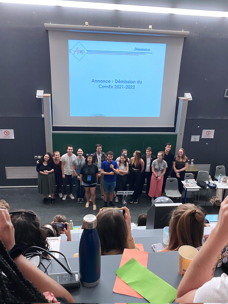 La_FNAEL's tweet photo. #réseau | La @La_FNAEL présente au Congrès de @AGEParis félicite le bureau 2021-2022 pour leur mandat 👏 et souhaite une très belle année au bureau nouvellement élu 🎉✨ https://t.co/tKAeEwuInX