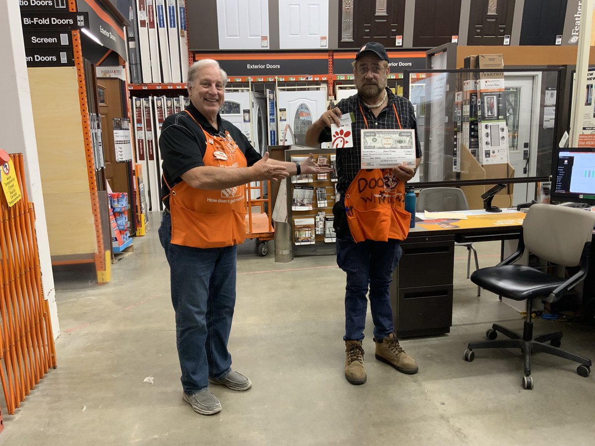 THDKeithJ's tweet image. Presenting James Drolet, Millworks #3847, with a Fantastic Cha-Ching Check and more for setting an amazing lead that resulted in a gigantic window sale. Big THANK YOU to James! @THDShawnOhio @THDGorski @jay_linvilleTHD @THDJasonC @DawnHawes7HDI @THDShawn @THDPWR @b_snyderTHD