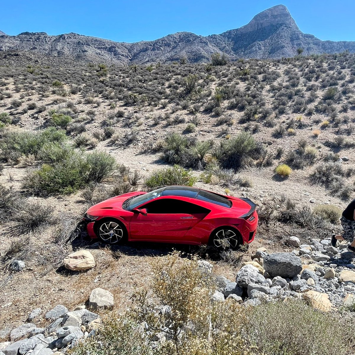 LasVegasLocally's tweet image. Someone drove a $170,000 Acura NSX off the road in Red Rock Canyon and just left it there. (h/t @reinauris)