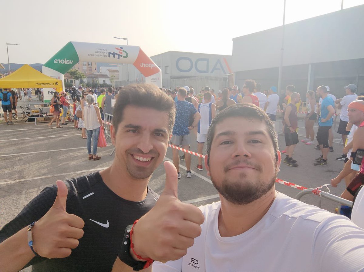 Treball de coworking en dos espais diferents! Suarem tots per igual 🍺🏃🏻‍♂️ <a href="/LaFiradelPoble9/">La Fira del Poblenou</a> #CursadePineda 
1,2,3 Manalets